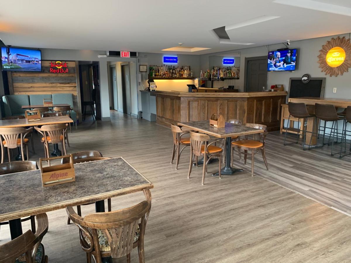 Stonehouse Motel And Restaurant Труро Екстериор снимка
