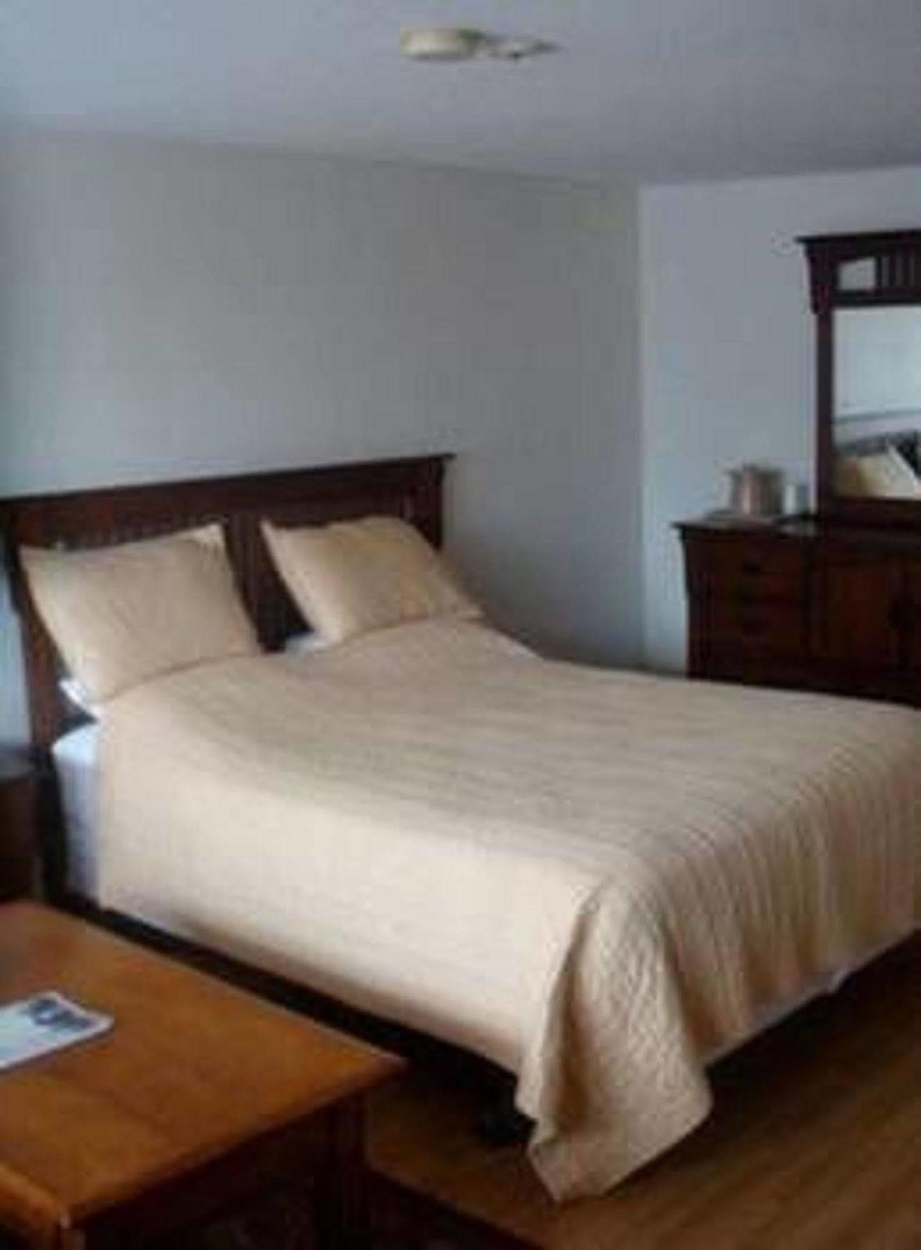 Stonehouse Motel And Restaurant Труро Екстериор снимка