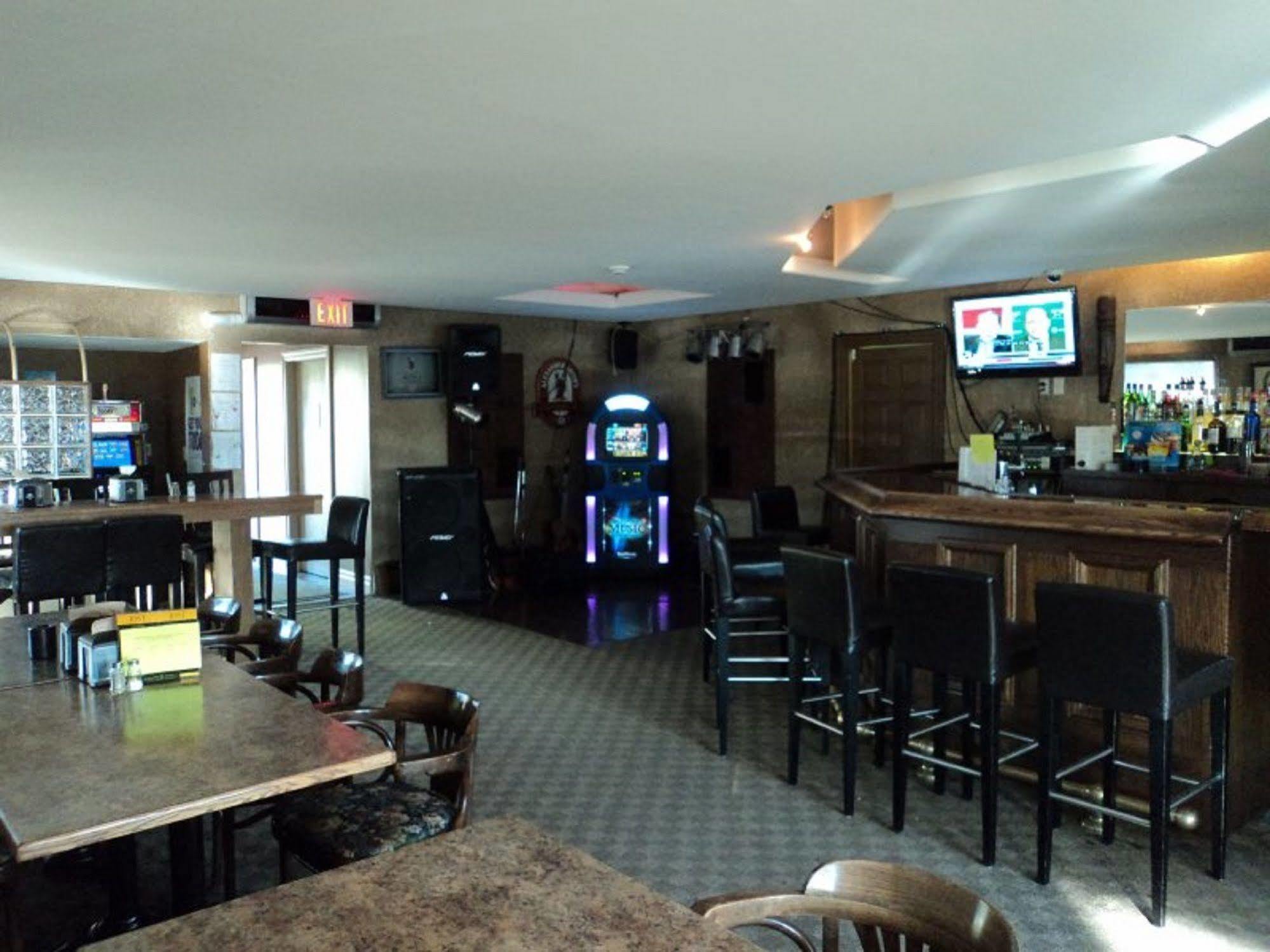 Stonehouse Motel And Restaurant Труро Екстериор снимка