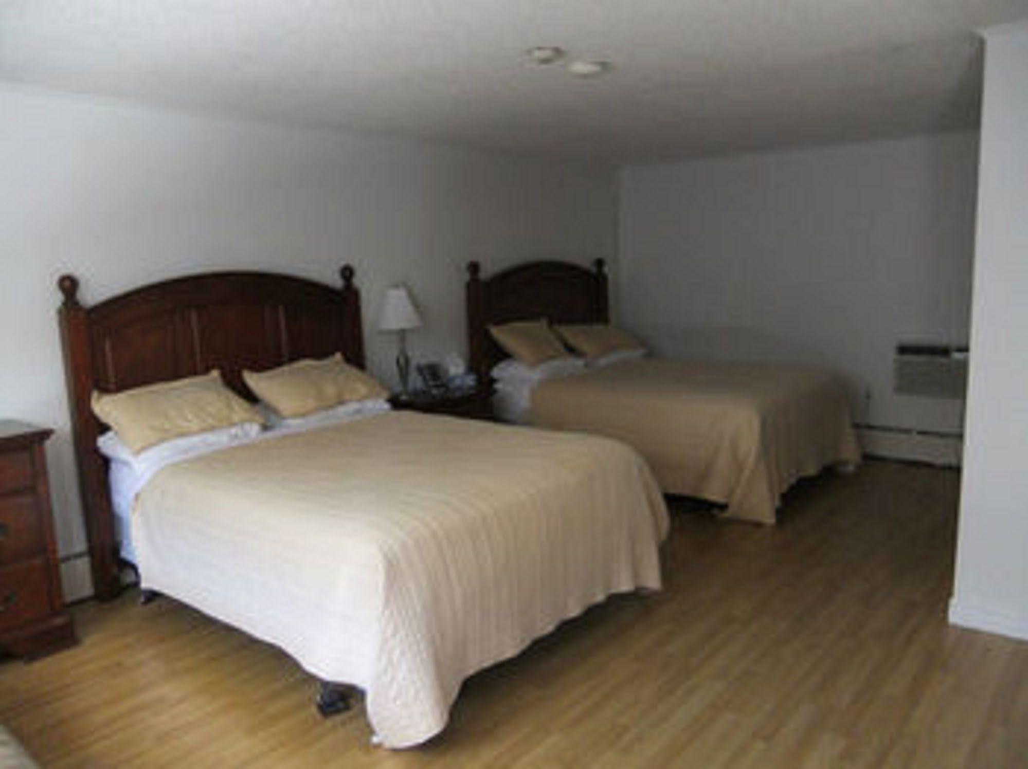 Stonehouse Motel And Restaurant Труро Екстериор снимка