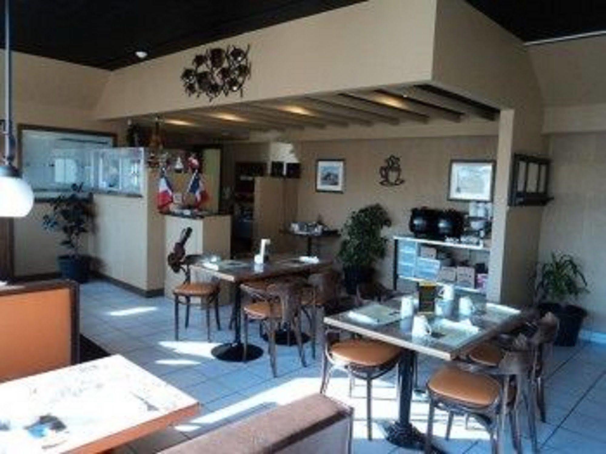 Stonehouse Motel And Restaurant Труро Екстериор снимка