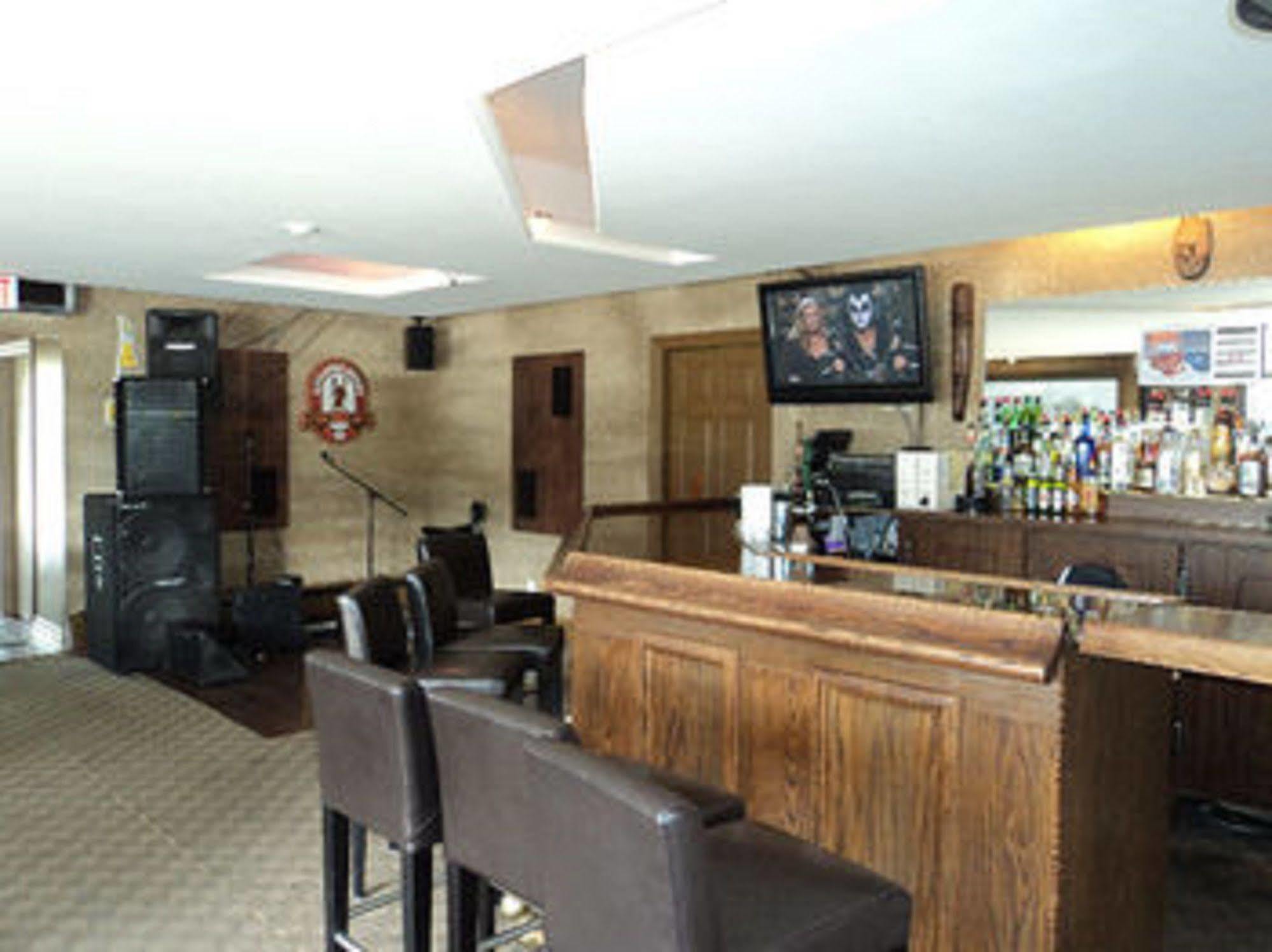 Stonehouse Motel And Restaurant Труро Екстериор снимка
