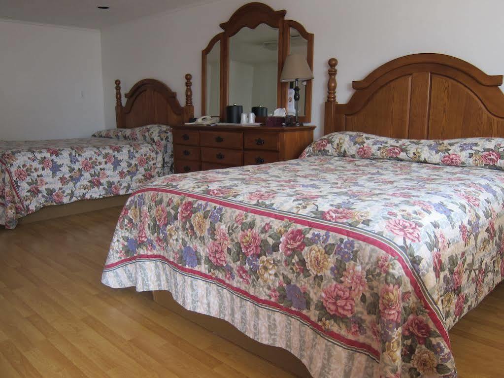 Stonehouse Motel And Restaurant Труро Екстериор снимка