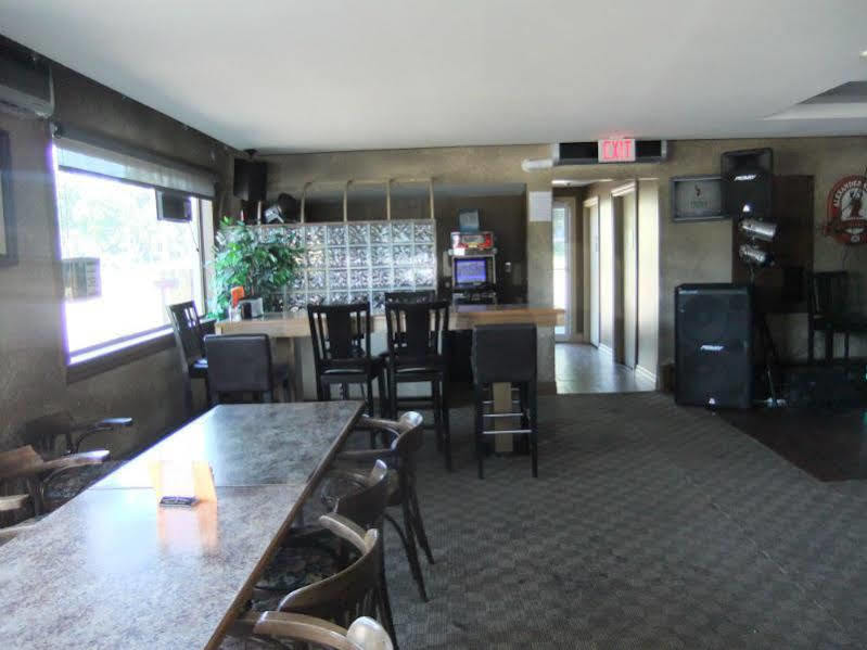 Stonehouse Motel And Restaurant Труро Екстериор снимка
